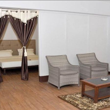 Hotel Orchid Annex 실롱 외부 사진